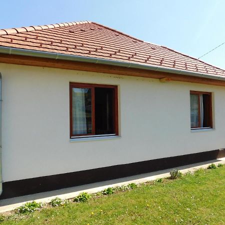 8888 Apartmanház Lispeszentadorján Kültér fotó